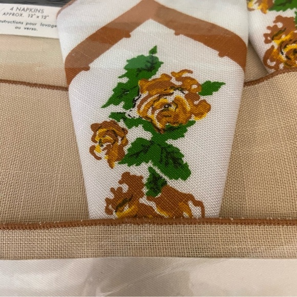Vintage BNIB Lady Christina table cloth napkin set - Picture 5 of 7